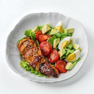 Salată-mix cu pui și avocado