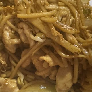 Chau-Mim com Frango e Legumes