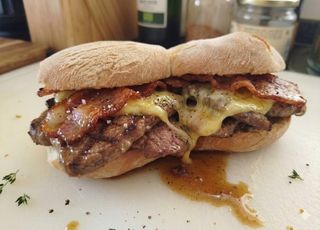 Prego Bacon e Queijo