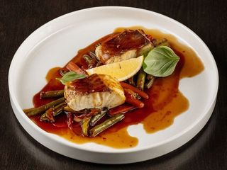 Стейк океанічної сайди з імбирними овочами (290g)