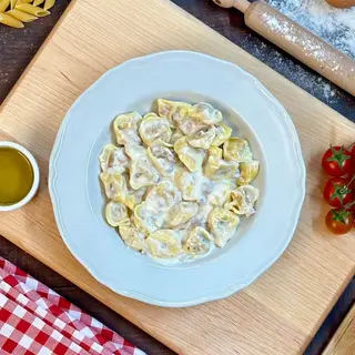 Tortellini con panna e prosciutto