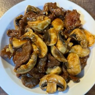 151. Ternera Con Champiñón