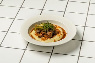 Томленая говядина с картофельным пюре