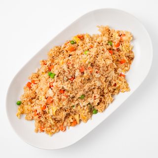 Pirjana riža s jajima i povrćem