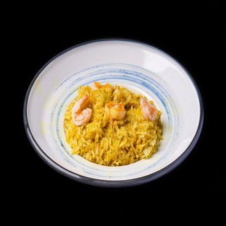 140. RISO SALTATO AL CURRY CON GAMBERI