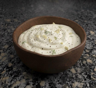 Usturoi cu smântână