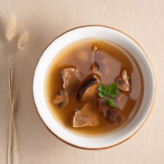 Грибна юшечка з білими грибами