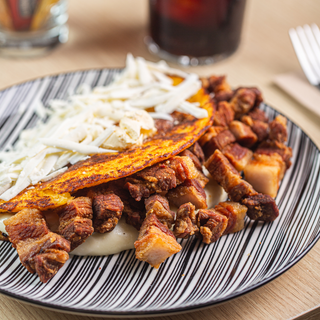 Cachapa Cerdo Frito Y Queso De Mano