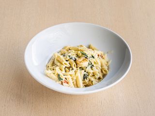 Makaron Krewetki w szpinakowej kąpieli