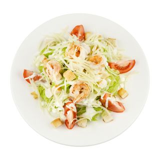 Салат цезарь с креветками
