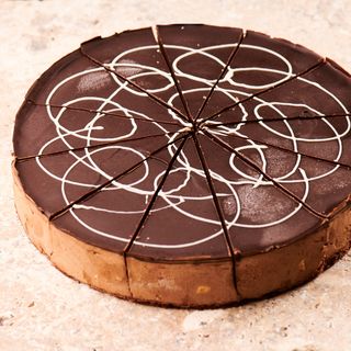 TORT PROFITEROL CAKE