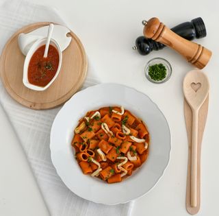 Calamarata cu roșii și calamari