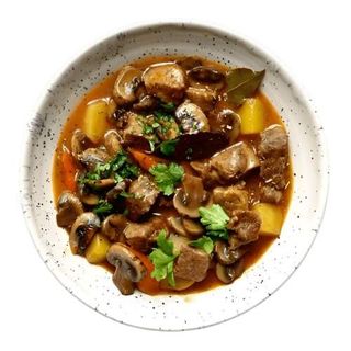 57. Ternera con champiñones