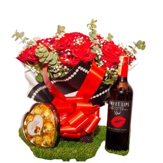 Standing bouquet, sweet lips Red wine and chocolates