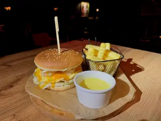Бургер з креветками (350/50/100г)