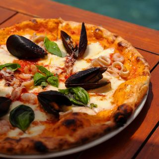 Pizza sa plodovima mora 320 gr