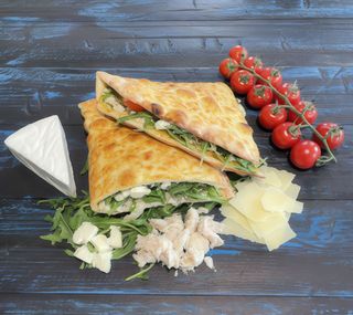 Bella Focaccia con Pesto y Pollo