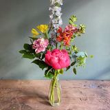 Jarrón gota con flores de temporada