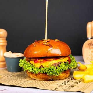 Burger vegan cu garnitură