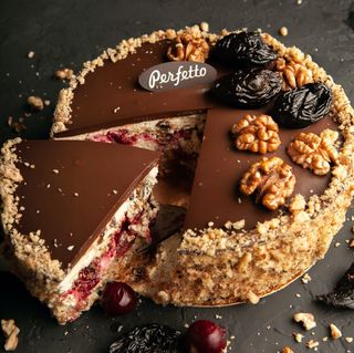 Фірмовий торт "Perfetto з чорносливом та вишнею" 125 г