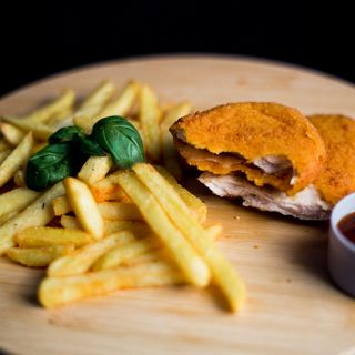 Meniu 1 snitel de pui+Sos Usturoi