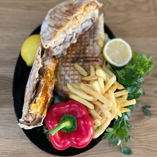 Kebab pita z frytkami