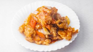 31. Hrskava svinjetina u slatko kiselom paradajz sosu