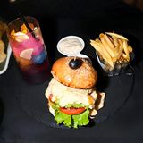 ორმაგი ქათმის ბურგერის კომბო