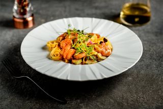 Tagliatelle cu creveți și dovlecei