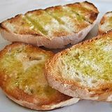 BRUSCHETTA DE AJO Y MANTEQUILLA