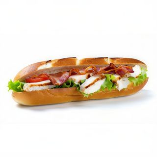 Bocadillo de pechuga de pollo con bacon y queso