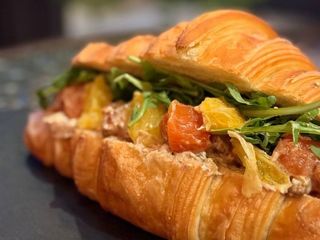 Круасан фруктовий лосось