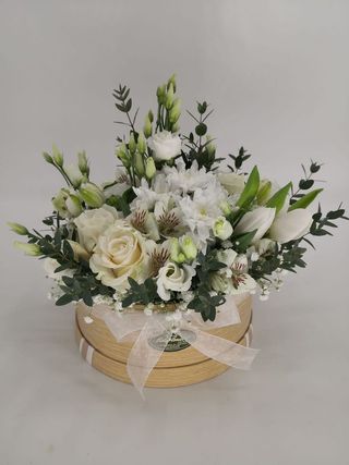 Caixa de Flores em Tons Branco