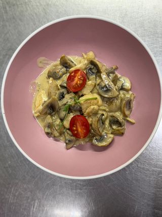 Бефстроганов куриный с грибами (220 г)