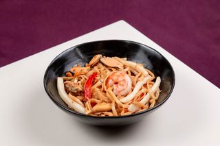 Пшенична локшина Стір-Фрай з морепродуктами та овочами (320г)