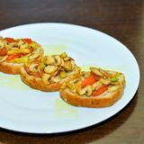 Bruskete sa tikvicama, šampinjoma i paradajzom *posno