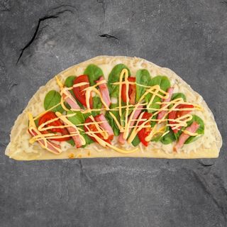 Naleśnik z szynką i szpinakiem