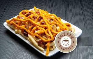 Batata Frita com Cheddar e Bacon