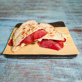 4. Bresaola, insalata, rucola, grana