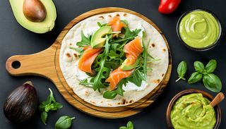Avocado tortilla cu somon