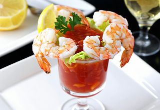 Krewetki koktajlowe z warzywami