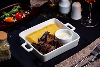 Ficatei de pasare cu mamaliguta si mujdei