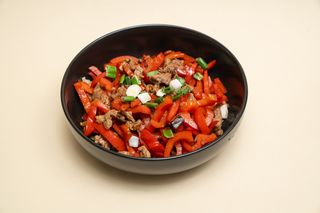 Junetina sa svežom paprikom u sosu od ostriga