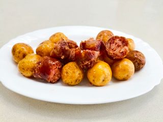 Papá criolla con chorizo