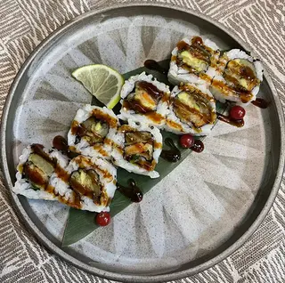 332. Uramaki vegetariano fritto 
