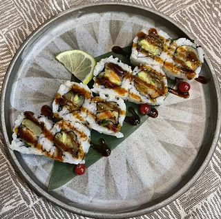 332. Uramaki vegetariano fritto 