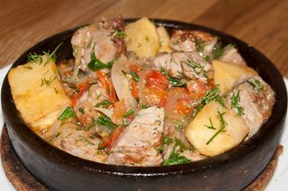 ოჯახური ღორის ხორცით