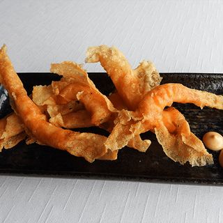 Crujientes De Langostinos con alioli de su coral (6 Uds.)