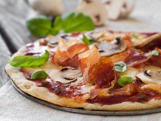 Pizza succo d'aglio jamón serrano (familiar)