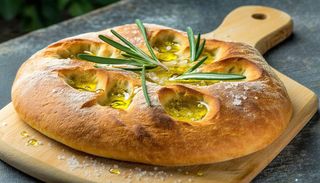 Focaccia z oliwą i rozmarynem